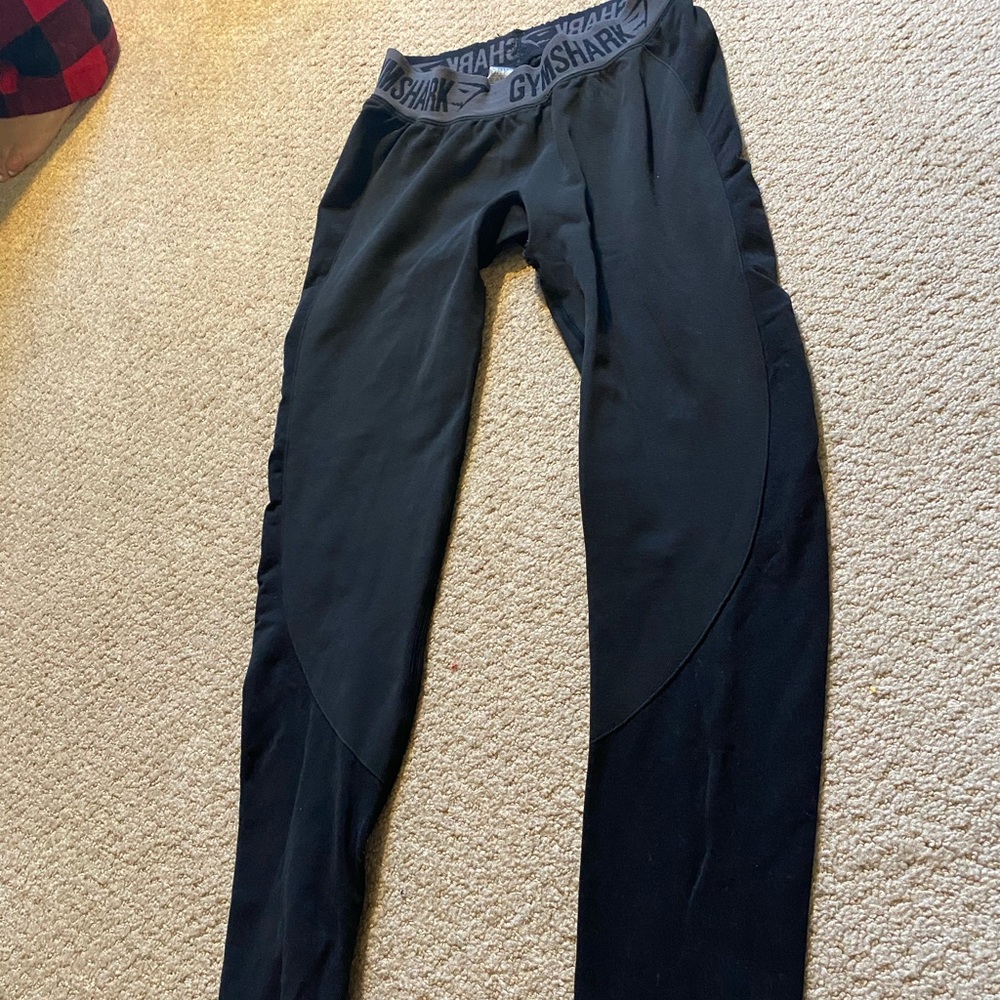 Black gym shark leggings